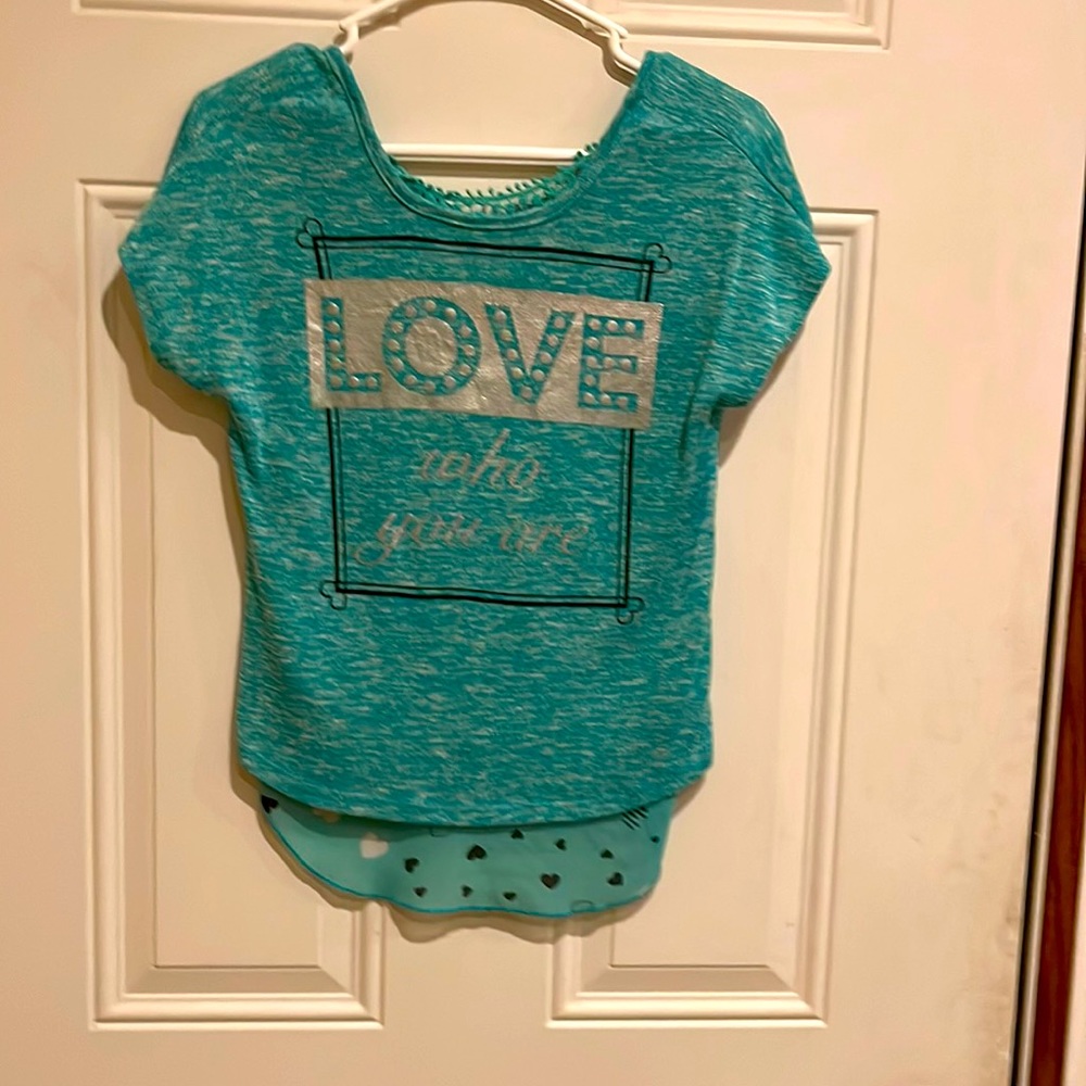 Cute girl’s top.  Message on front.  Cute details.  Size Large